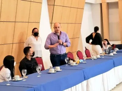 Gestión del AMB con buena nota en inserción laboral, revela informe del Servicio Público de Empleo.