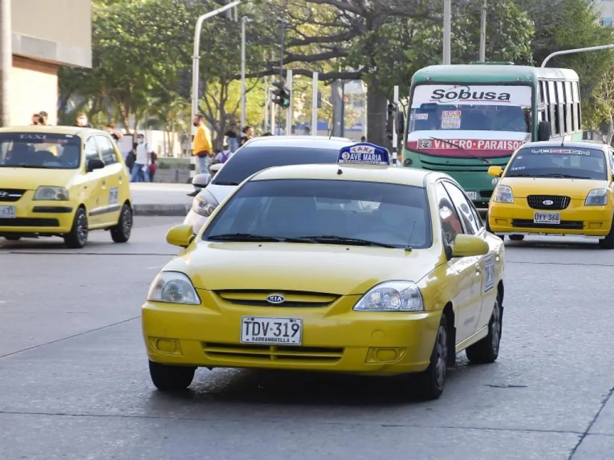 AMB Y EMPRESAS DE TAXIS ACUERDAN MECANISMOS DE CONTROL PARA FRENAR ABUSOS EN TARIFAS DURANTE LOS DÍAS DEL CARNAVAL