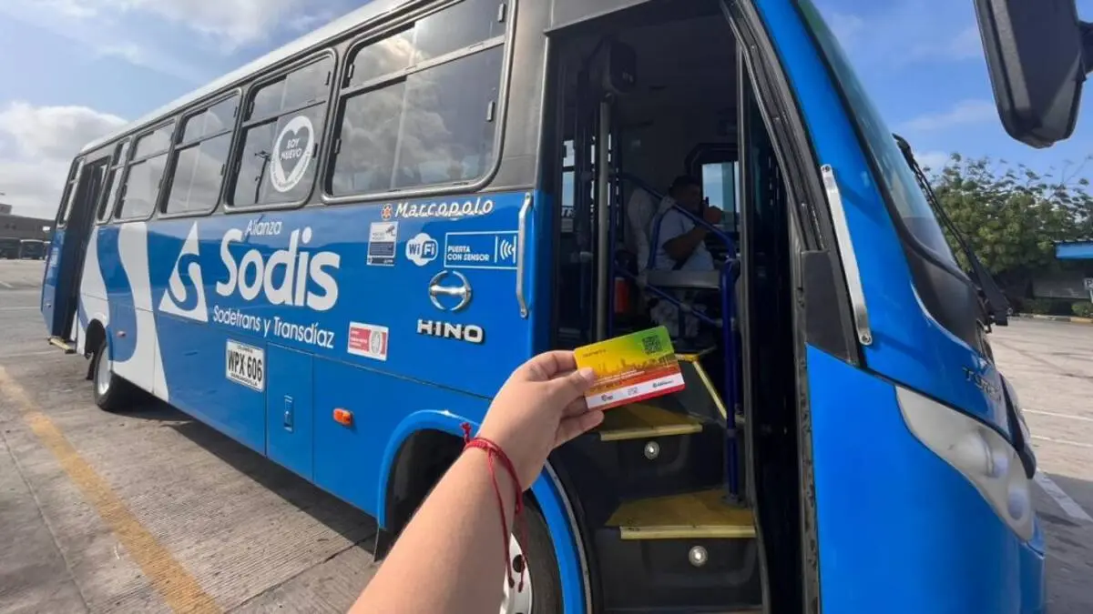 1.800 buses de transporte urbano en el Área Metropolitana inician operación con SIBUS